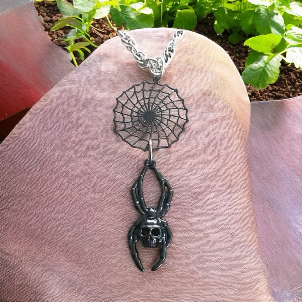 🆕 3D Spider and Web Pendant Necklace Alloy/Stainless Steel